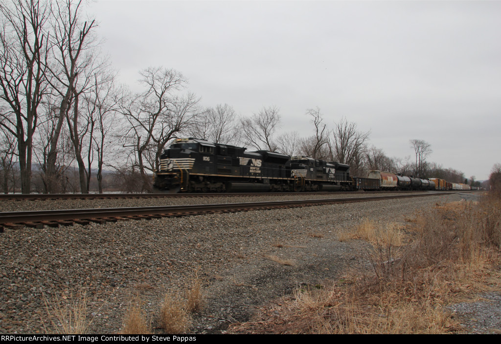 NS 1106 and 1102 with train 11V
